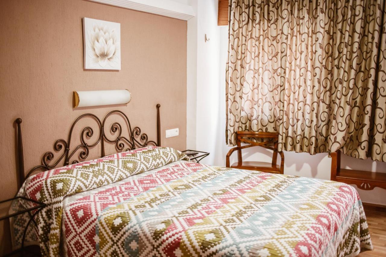 Hostal La Campana Motril Buitenkant foto
