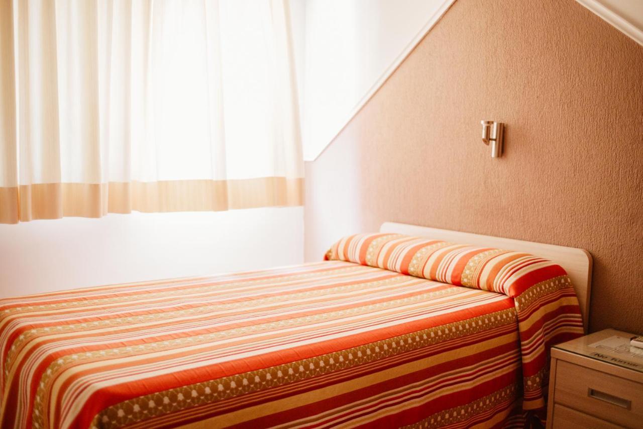 Hostal La Campana Motril Buitenkant foto