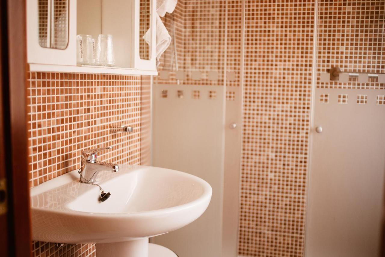 Hostal La Campana Motril Buitenkant foto