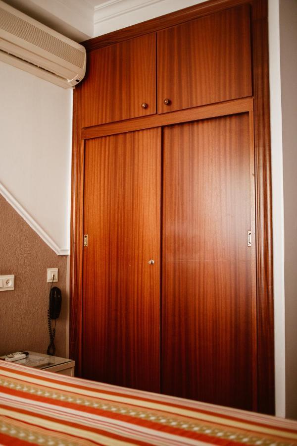 Hostal La Campana Motril Buitenkant foto